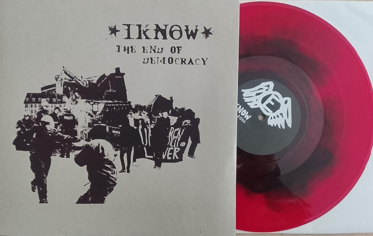 I KNOW The end of democracy (Vinyle marbré rouge et noir) – Image 2